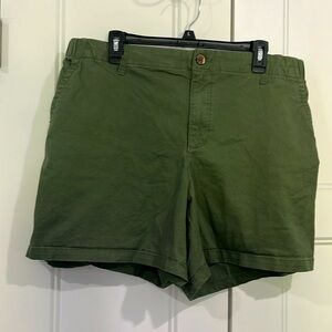 Women’s XL Old Navy chinos with elastic waistband.